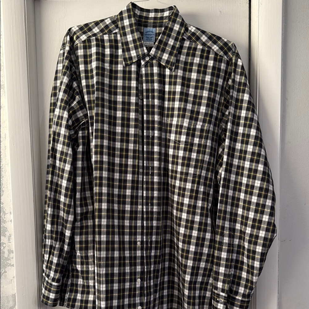 Black and White Casual Button Down Shirt with Classic Plaid Design
